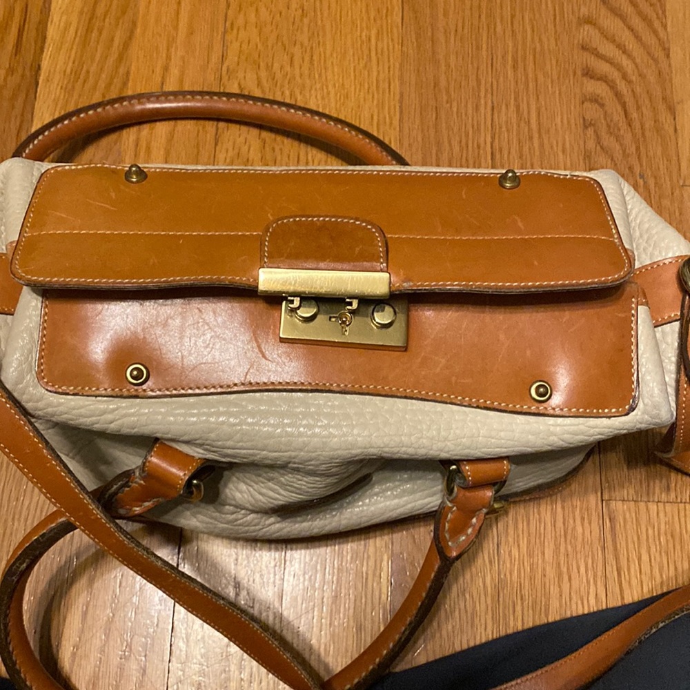 This is vintage  Downey & Bourke purse very sturdy genuine leather